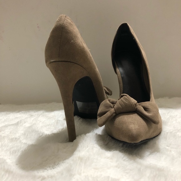 Wild Diva brown faux suede closed toe heels - Picture 2 of 5